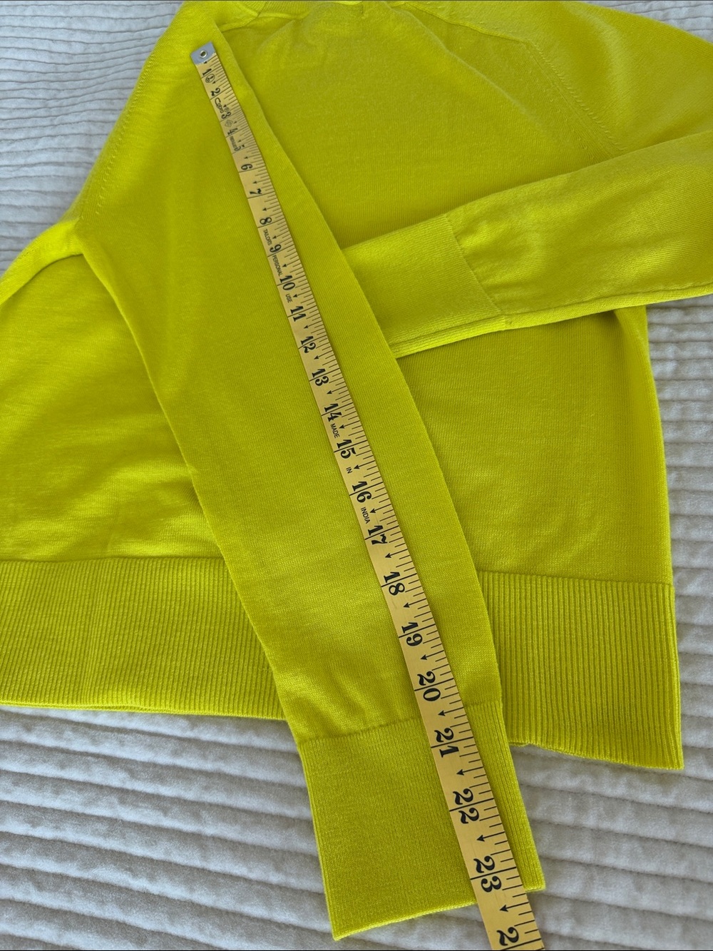 Banana Republic Women’s Crewneck Sweater in Lemon Yellow Merino Wool Size S - Picture 13 of 14